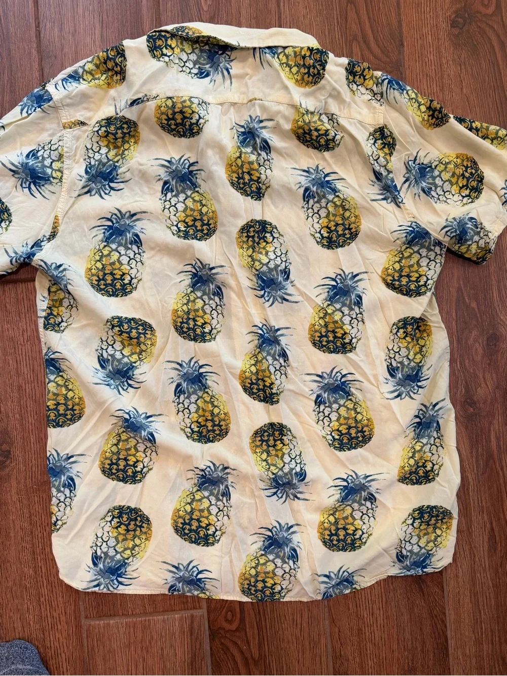 Banana Republic Men’s Pineapple Print Short Sleeve Shirt - men’s large